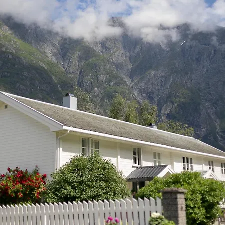 Feriehus østigård 1810 Åndalsnes