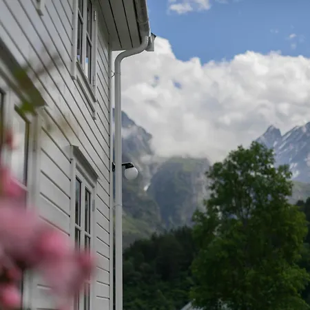 Feriehus østigård 1810 Åndalsnes