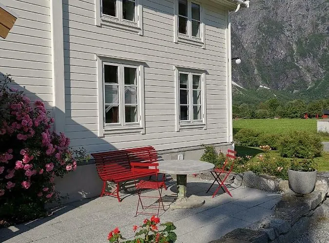 בית נופש Ostigard 1810 *